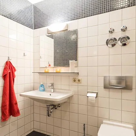 Apartment 4 *